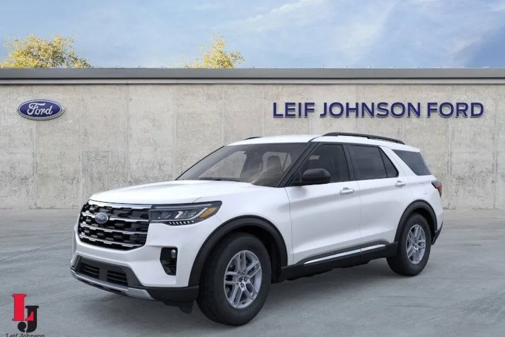 2025 Ford Explorer photo 1