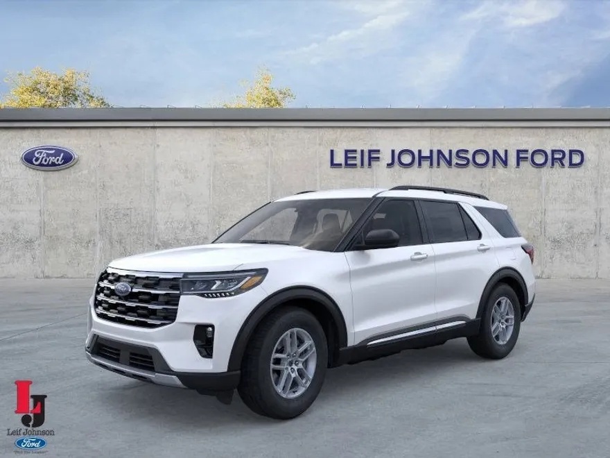 2025 Ford Explorer photo 1