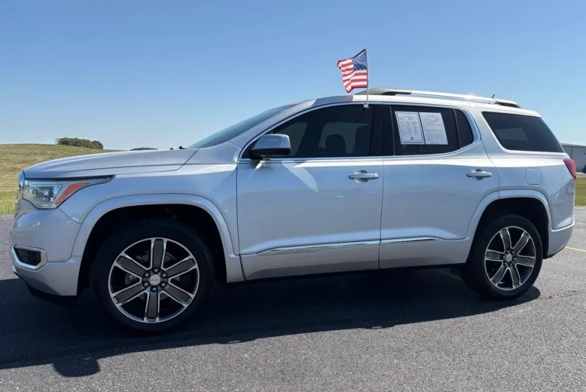 2019 Gmc Acadia Denali photo 1