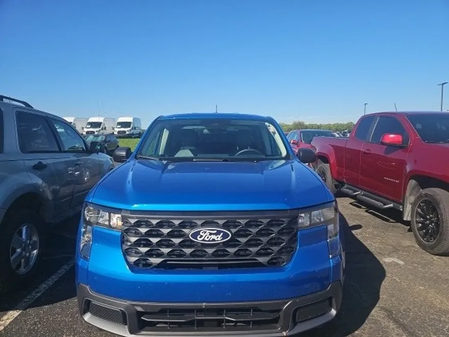 2025 Ford Maverick XLT photo 1
