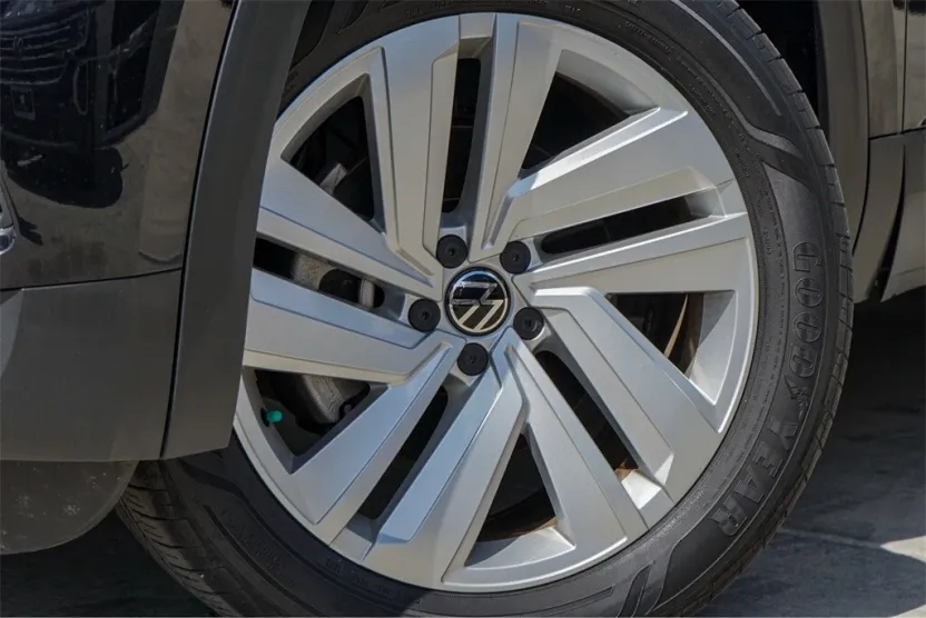 2022 Volkswagen Atlas Cross Sport V6 SE Technology photo 1