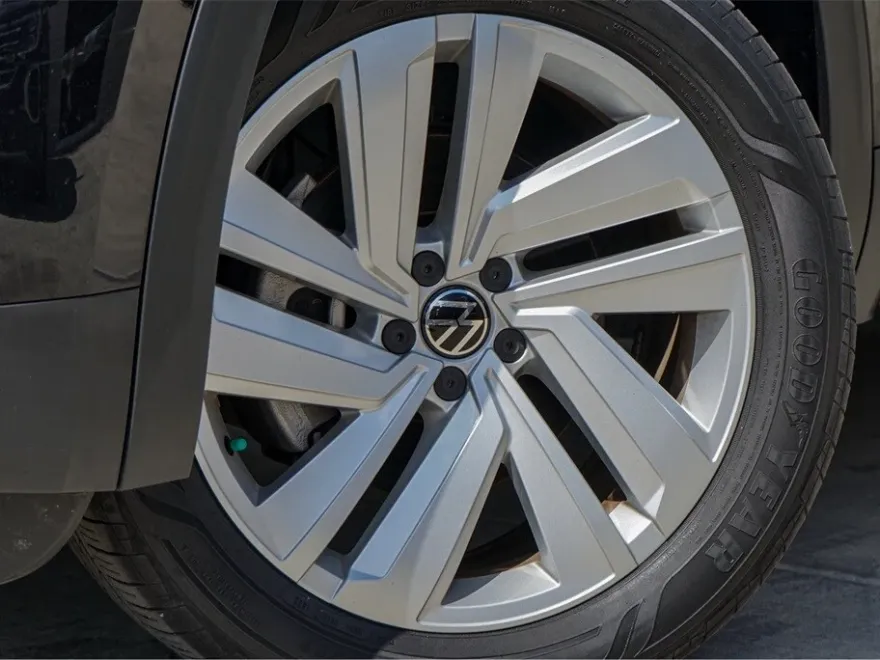 2022 Volkswagen Atlas Cross Sport V6 SE Technology photo 1