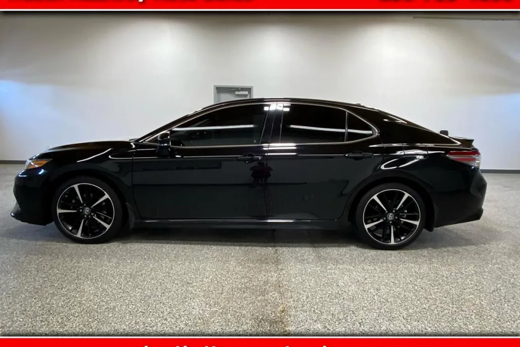 2019 Toyota Camry XSE photo 1