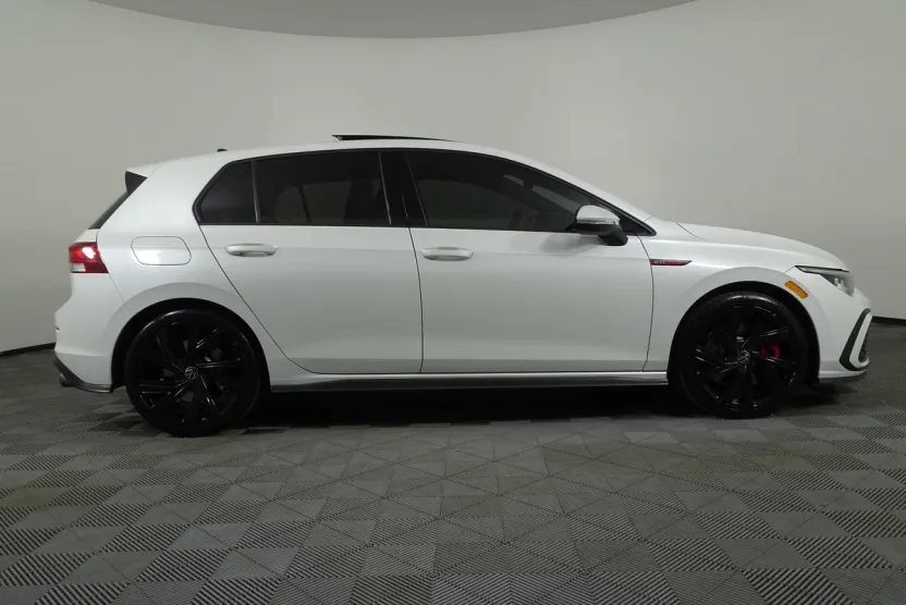 2022 Volkswagen Golf GTI SE photo 1