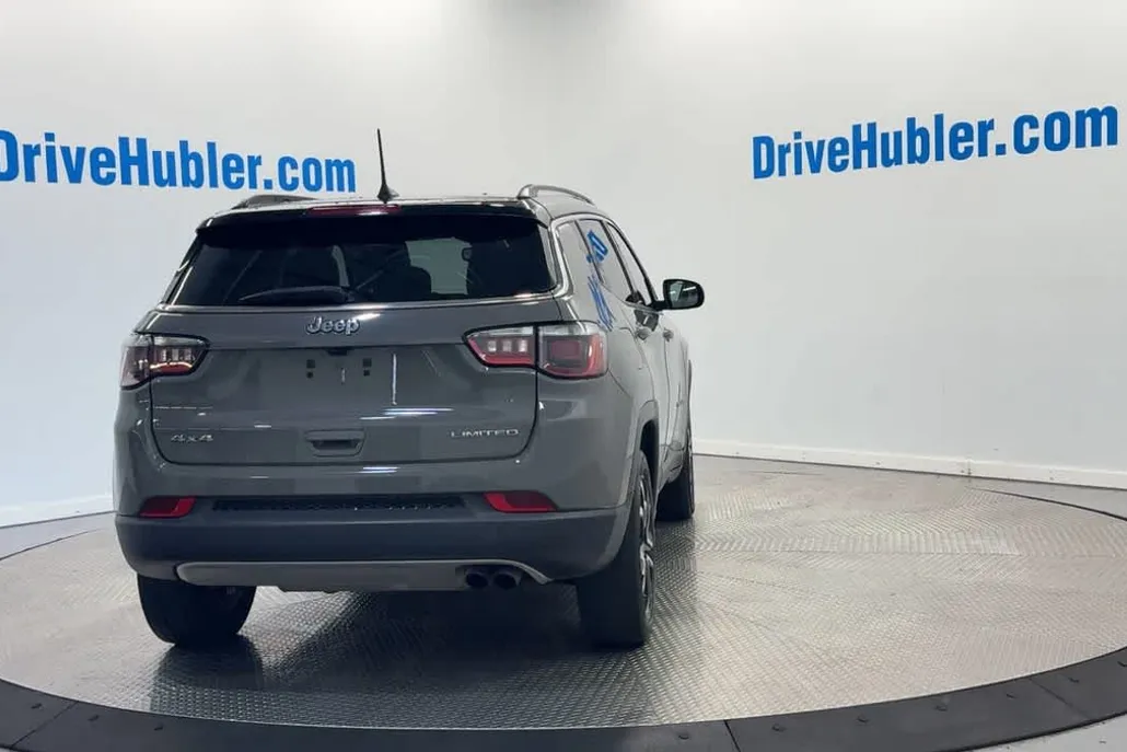 2022 Jeep Compass Limited photo 1