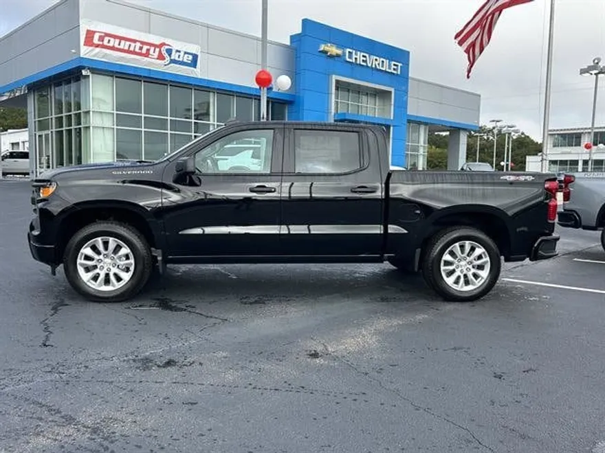 2026 Chevrolet Silverado 1500 Custom photo 1