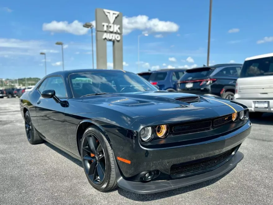 2022 Dodge Challenger GT photo 1