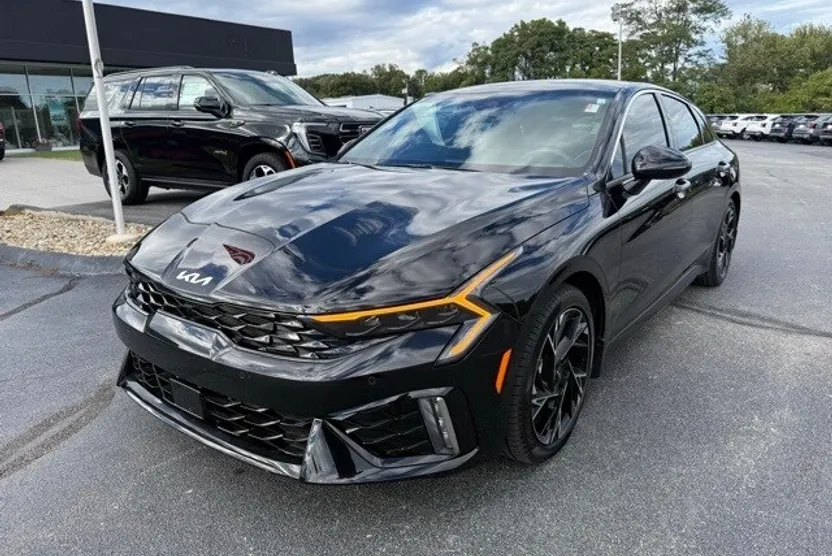 2025 Kia K5 GT-Line photo 1