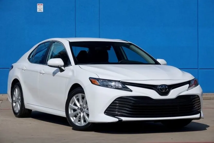 2020 Toyota Camry LE photo 1