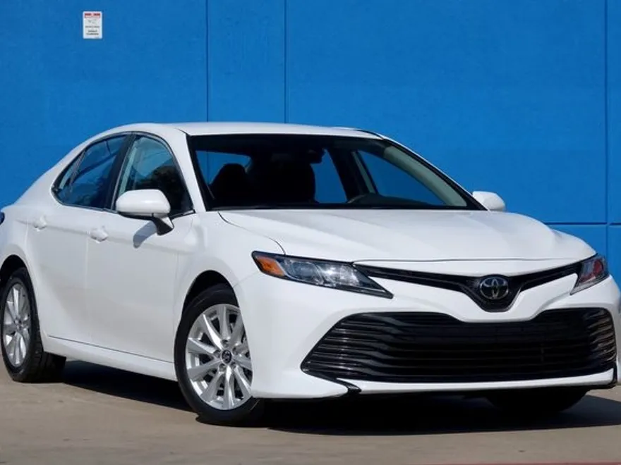 2020 Toyota Camry LE photo 1