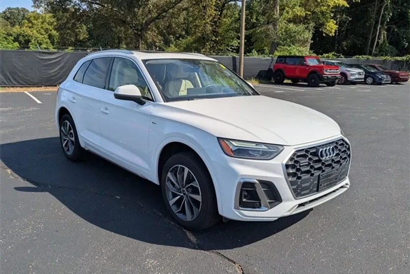 2024 Audi Q5 45 S line Premium photo 1