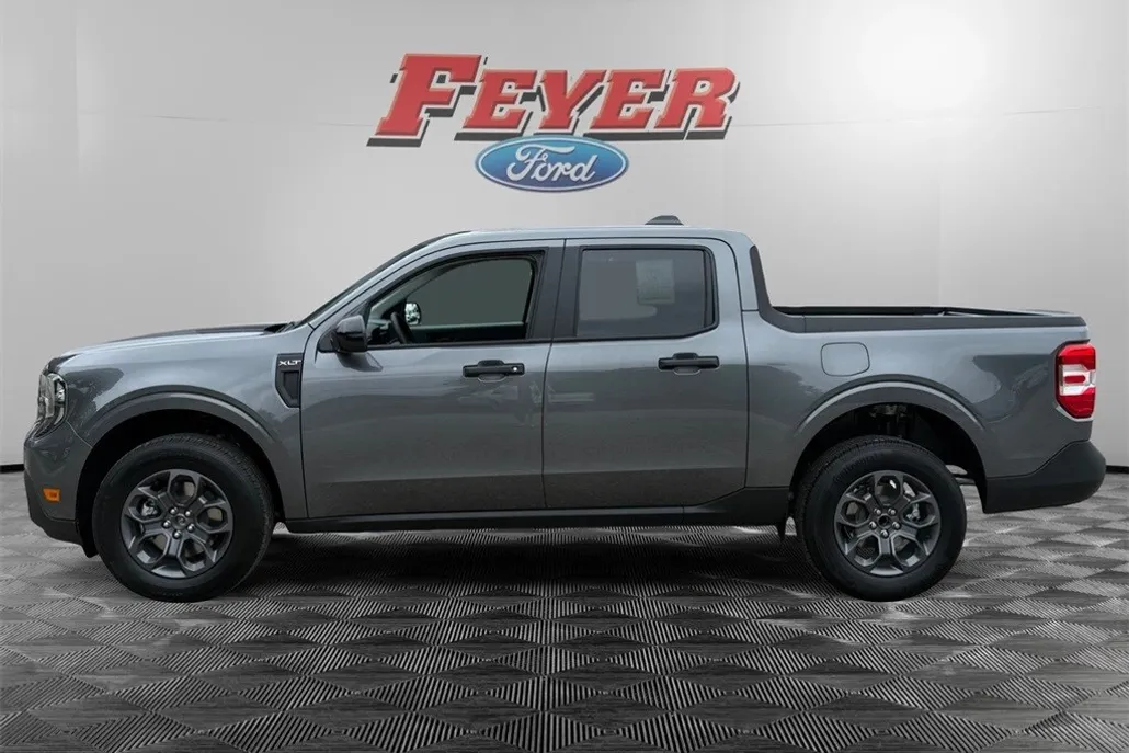 2025 Ford Maverick XLT photo 1