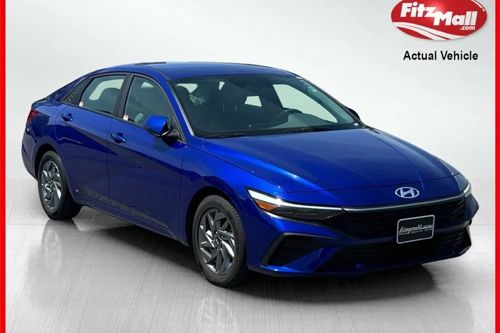 2024 Hyundai Elantra SEL photo 1