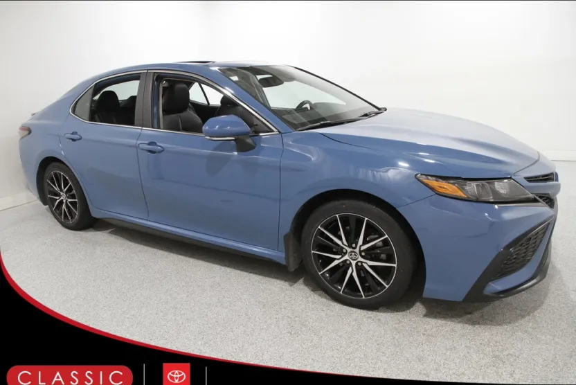 2023 Toyota Camry SE photo 1