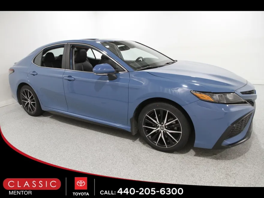 2023 Toyota Camry SE photo 1