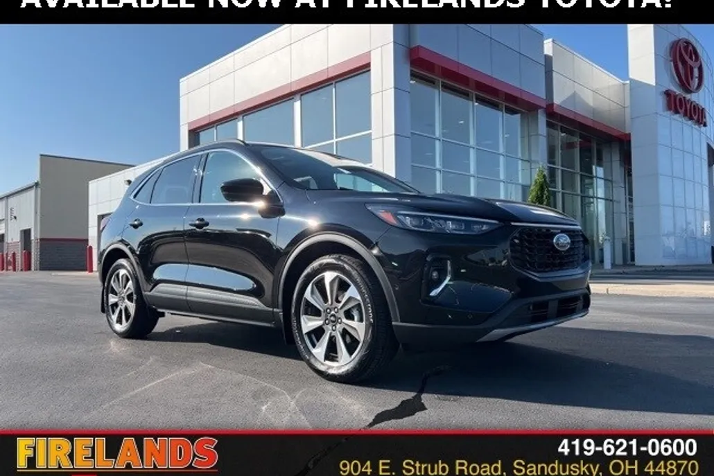 2023 Ford Escape Platinum Hybrid photo 1