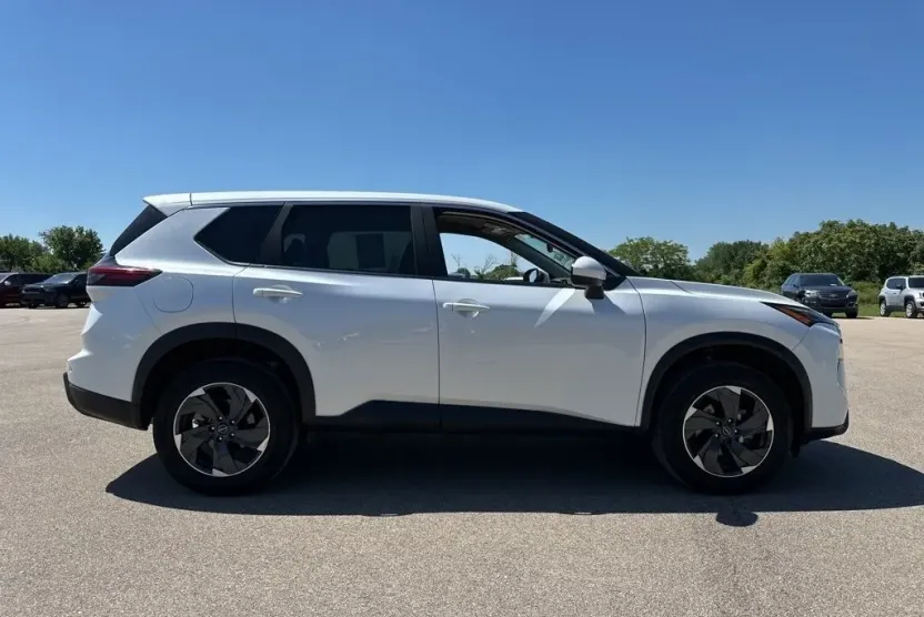2024 Nissan Rogue SV photo 1