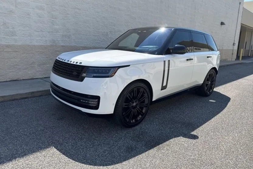 2023 Land Rover Range Rover SE photo 1