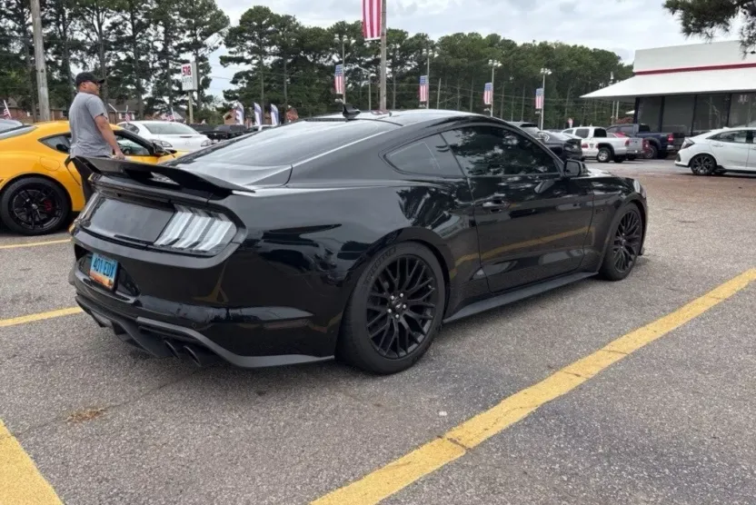 2020 Ford Mustang GT Premium photo 1