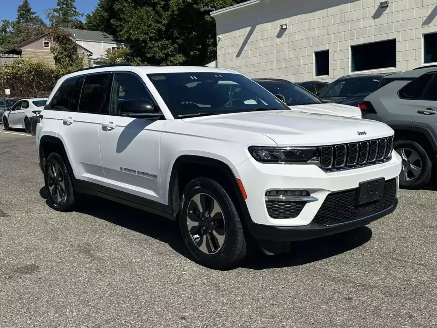 2024 Jeep Cherokee Limited 4xe photo 1