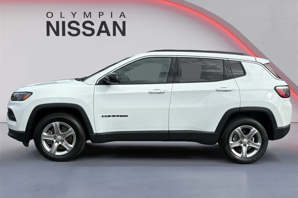 2024 Jeep Compass Latitude photo 1