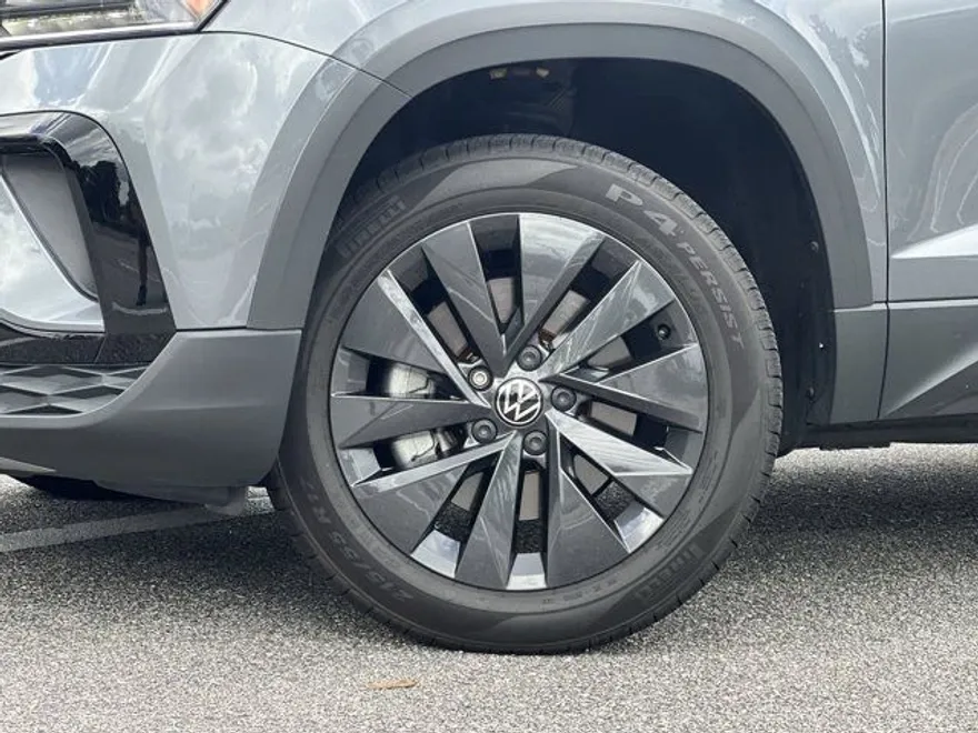 2022 Volkswagen Taos S photo 1