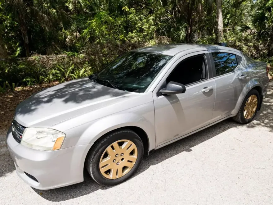 2014 Dodge Avenger SE photo 1