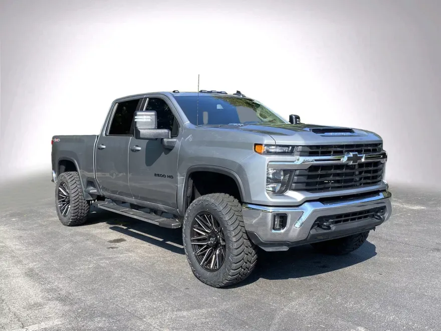 2024 Chevrolet Silverado 2500HD LT photo 1