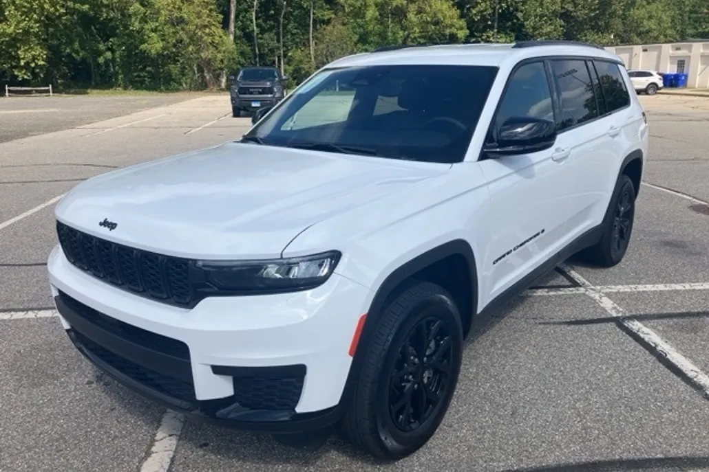 2024 Jeep Grand Cherokee Altitude photo 1