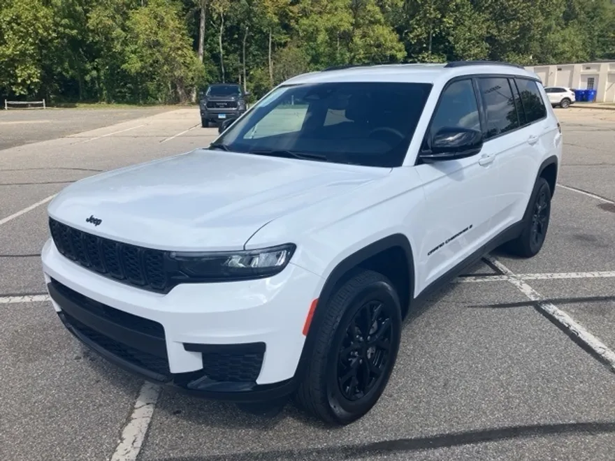 2024 Jeep Grand Cherokee Altitude photo 1