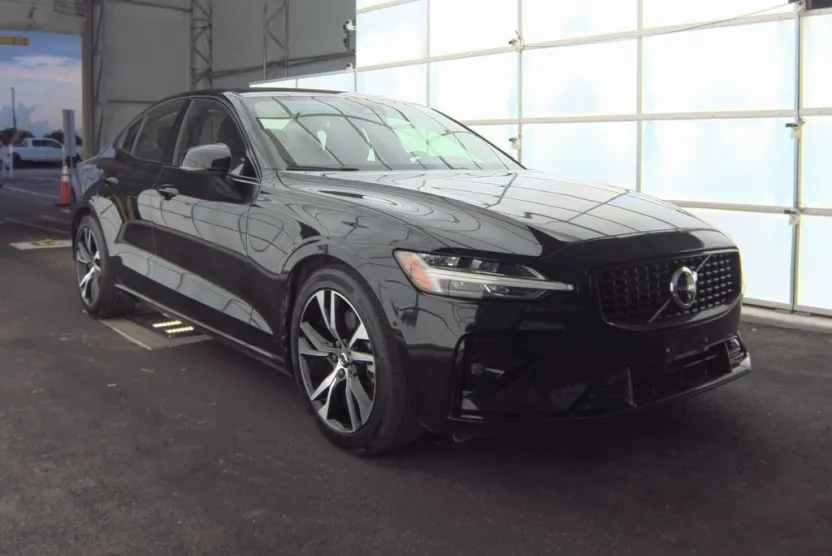 2025 Volvo S60 B5 Plus photo 1