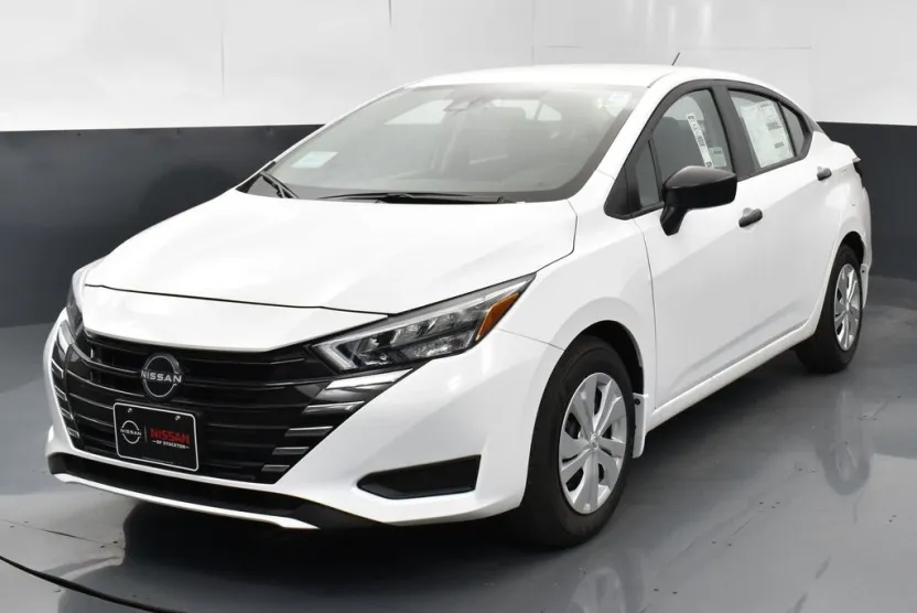 2025 Nissan Versa 1.6 S photo 1
