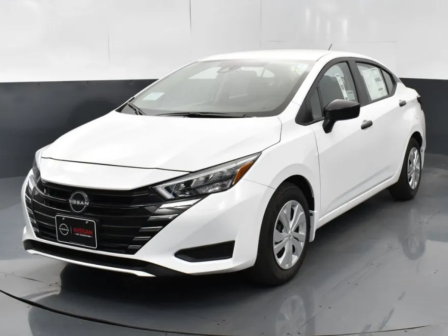 2025 Nissan Versa 1.6 S photo 1
