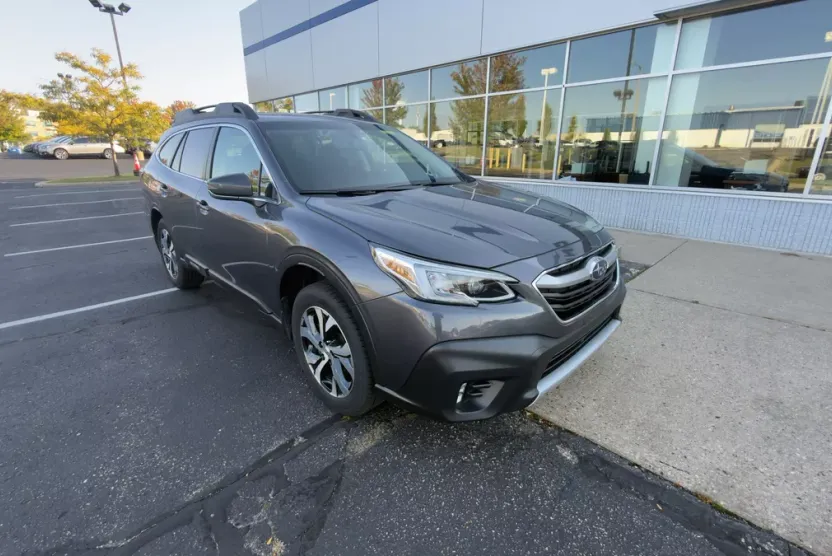 2022 Subaru Outback Limited photo 1