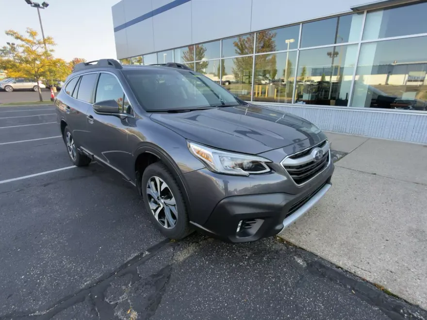 2022 Subaru Outback Limited photo 1