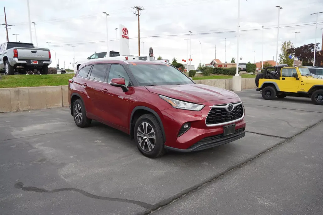 2020 Toyota Highlander XLE photo 1