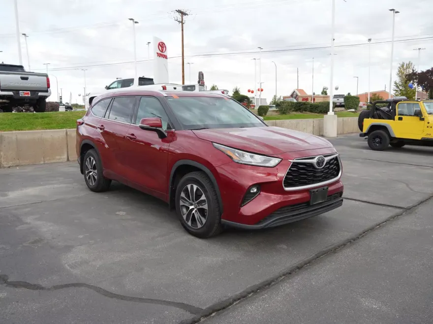 2020 Toyota Highlander XLE photo 1