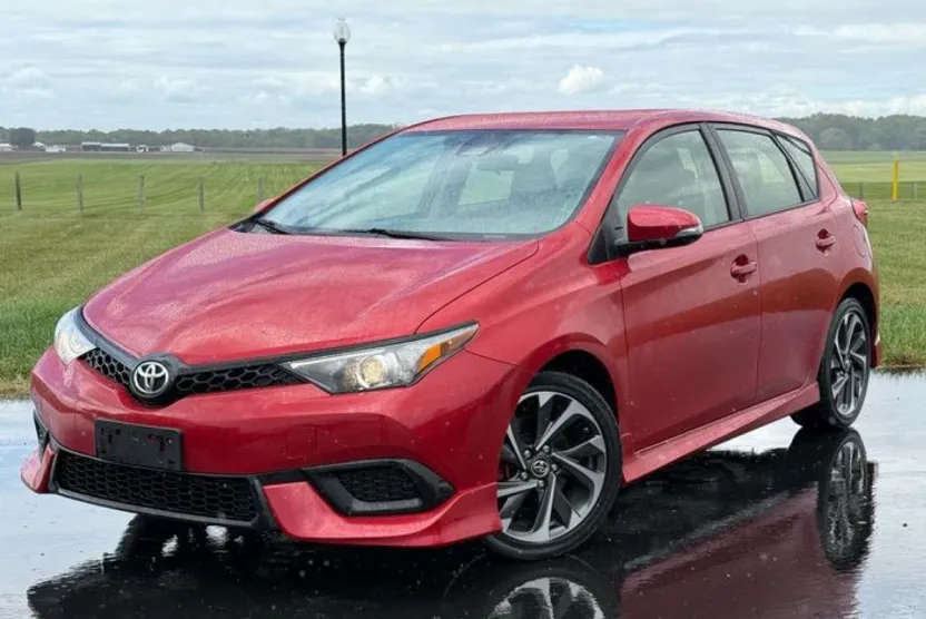 2018 Toyota Corolla iM photo 1