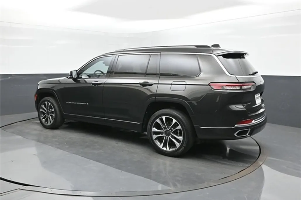 2022 Jeep Grand Cherokee Overland photo 1