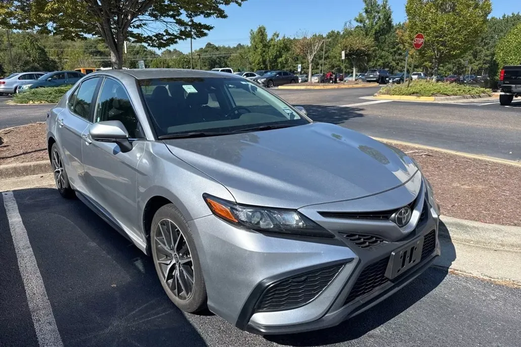 2024 Toyota Camry SE photo 1