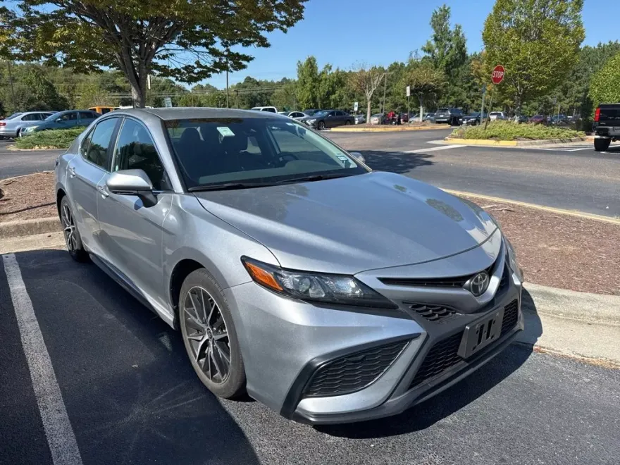 2024 Toyota Camry SE photo 1
