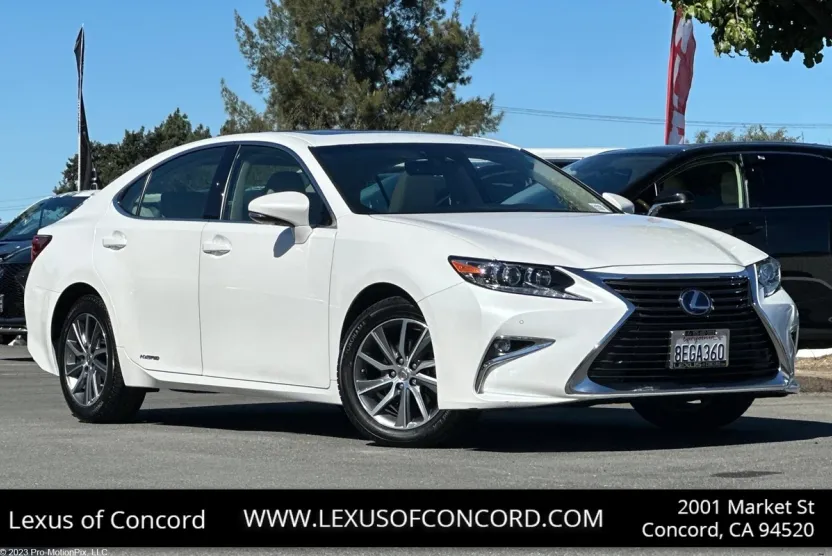 2018 Lexus ES 300h photo 1