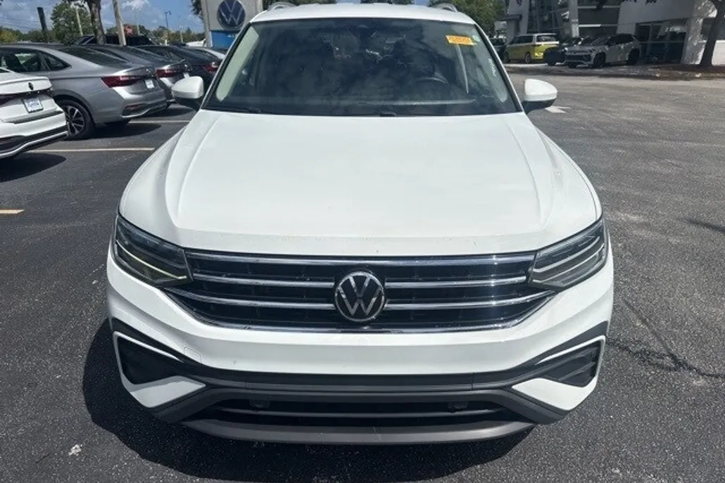 2022 Volkswagen Tiguan SE photo 1