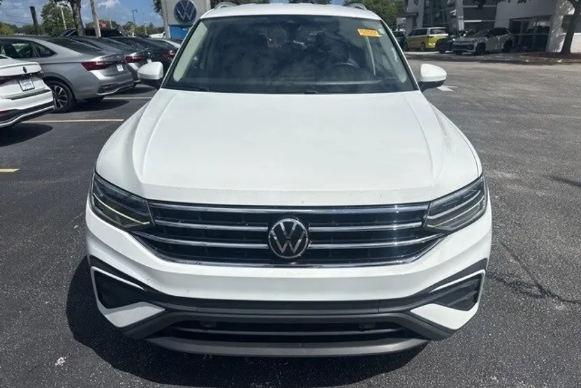 2022 Volkswagen Tiguan SE photo 1