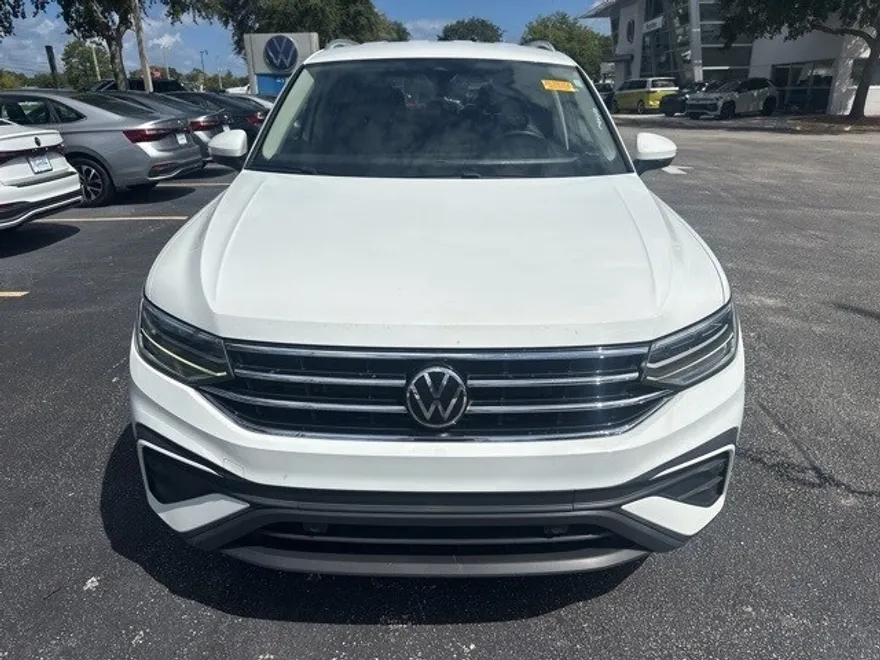 2022 Volkswagen Tiguan SE photo 1