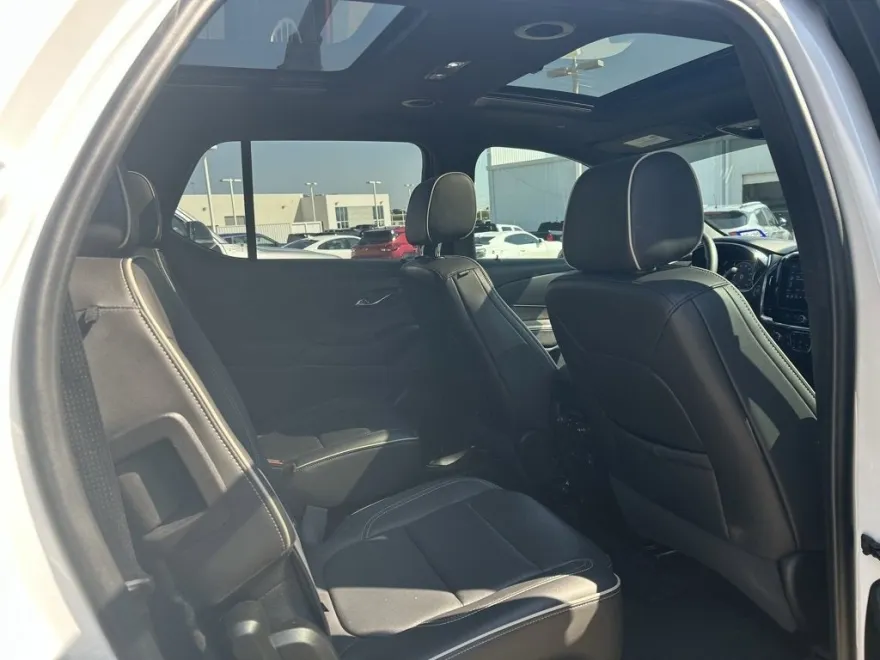 2023 Chevrolet Traverse Premier photo 1