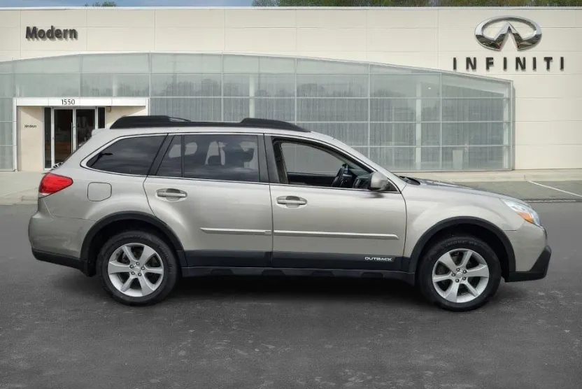 2014 Subaru Outback 2.5i Limited photo 1