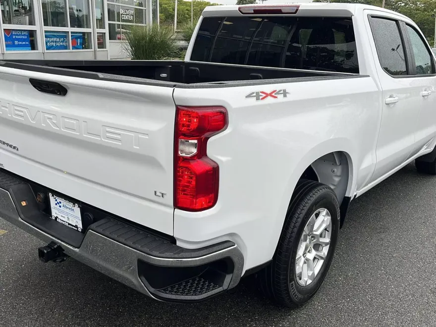 2022 Chevrolet Silverado 1500 LT photo 1