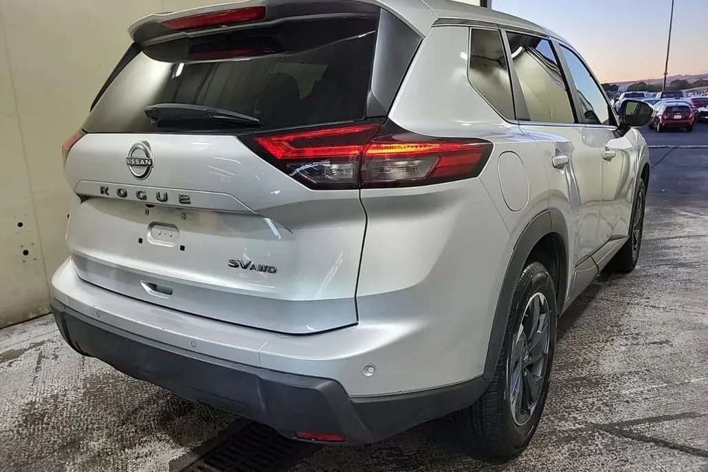 2024 Nissan Rogue SV photo 1
