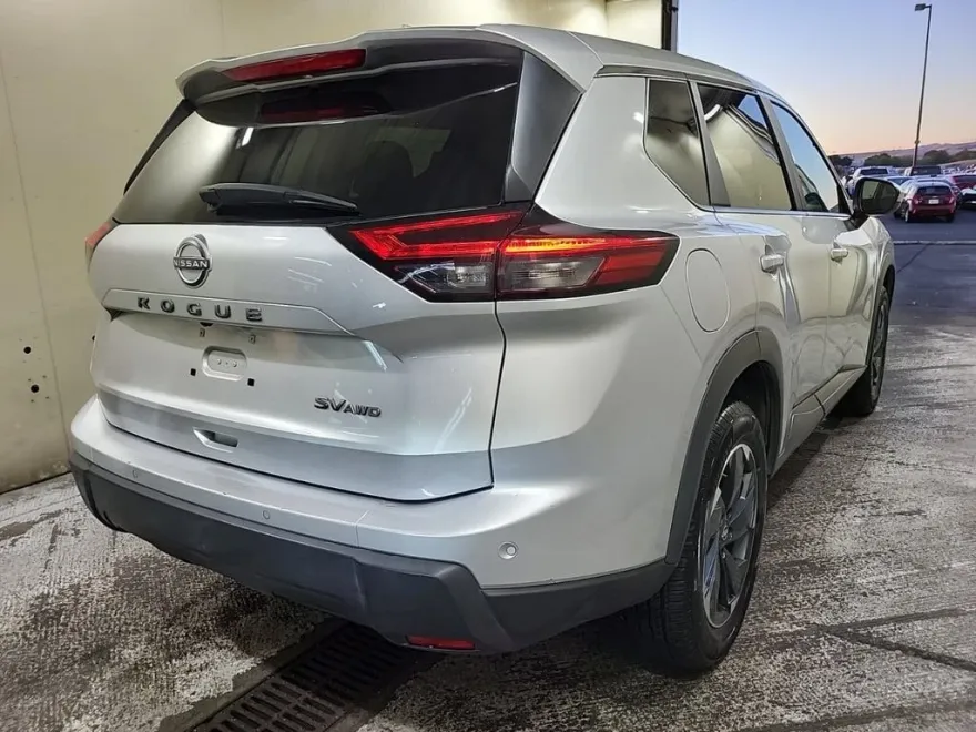 2024 Nissan Rogue SV photo 1